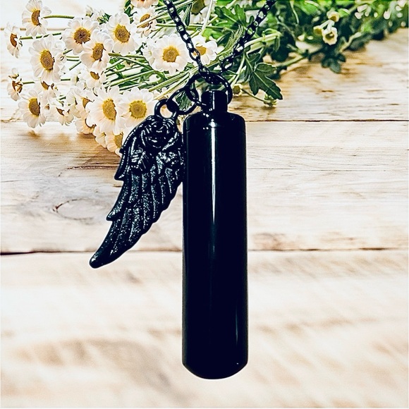 Jewelry - 🎉3 / $9 DEAL
NWT Cremation urn necklace with angel wing